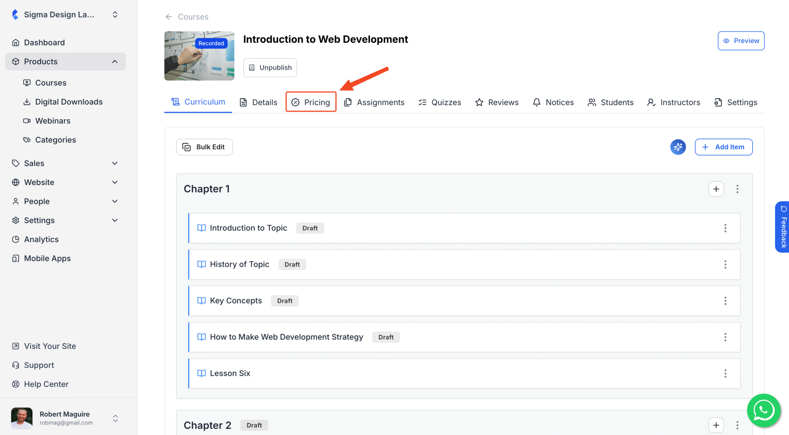 This image contains the screenshot of Klasio course editing menu with Pricing tab in highlight.
